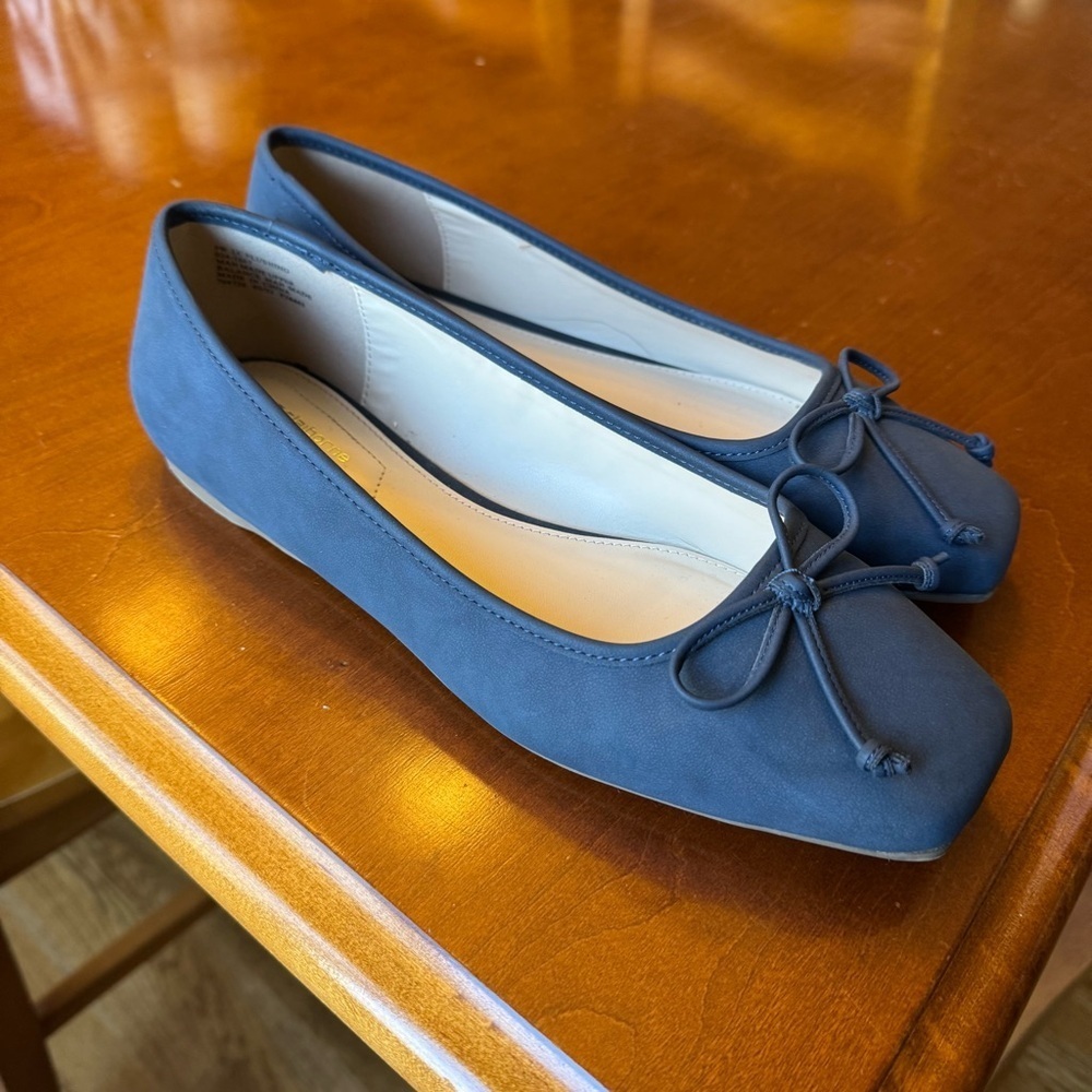 Liz Claiborne Flushing women's square closed-toe ballet flats blue faux suede 9W - Picture 3 of 9